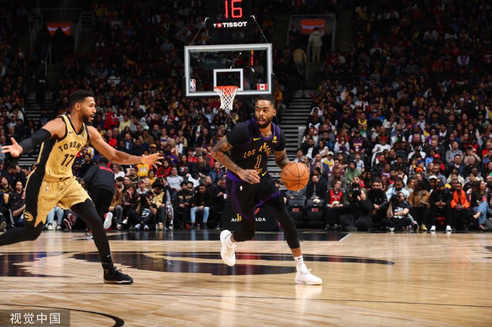 足球比赛中 足球比赛中